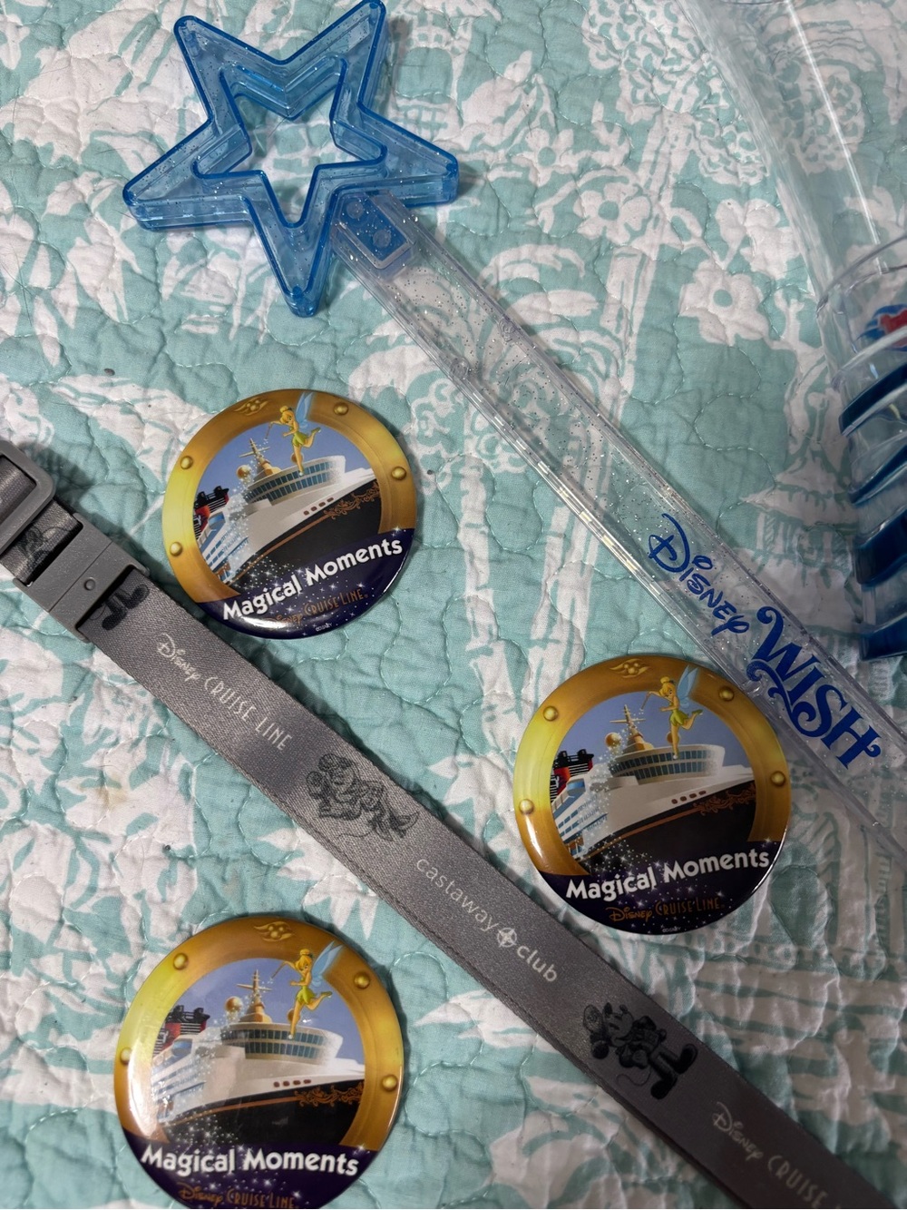 Disney Wish / Disney Cruise bundle Blue Star Wand with Gold-Trim Cruise Buttons